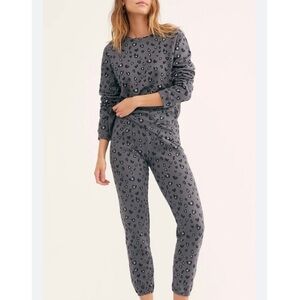 MONROW SET Heart Leopard Elastic Waist Set Sweatsuit Joggers and Crewneck sz XS